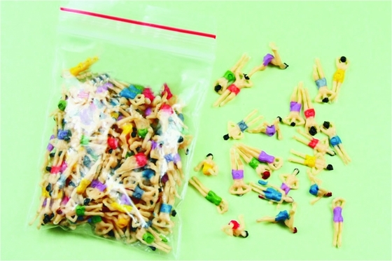 중국 여성 건축 축소 모형 사람들은 수영 숫자 1.3cm 1:150를 그렸습니다 협력 업체