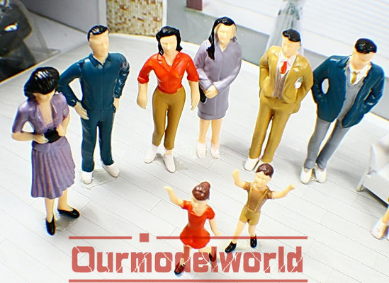 7.0cm 소형 실내 사람들 여성 모형은 OEM ODM 주문 패킹을 계산합니다 협력 업체